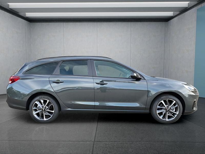 Grün Neu 2025 Hyundai i30 Kombi | 24.249 € (Teuer) - Bild 1/4
