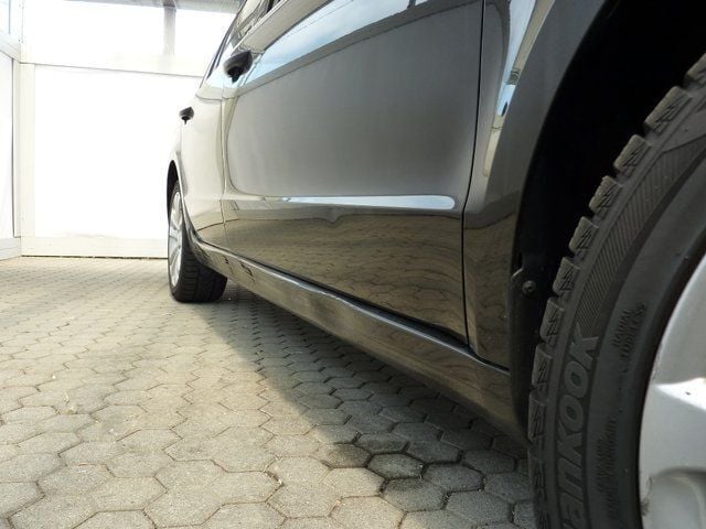 Gebraucht Skoda Superb Exclusive 140 PS (102 kW) 2015 Schwarz metallic Kombi