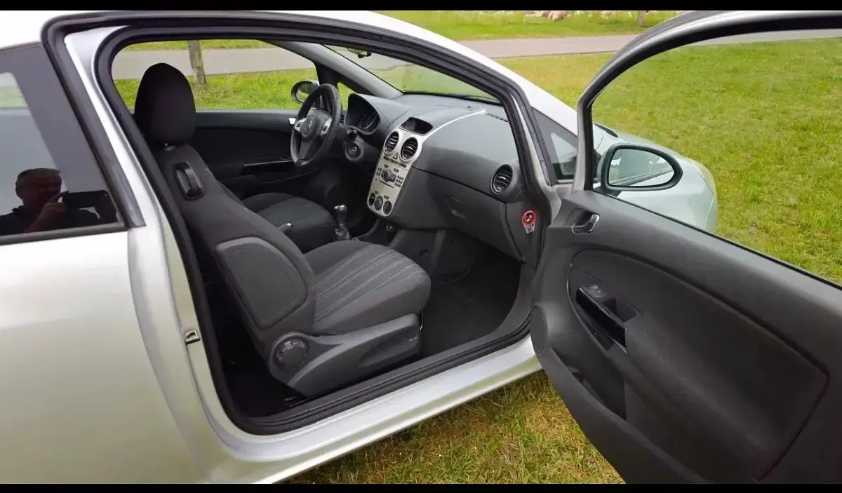 Gebraucht Opel Corsa 80 PS (58 kW) 2008 Silber Kleinwagen