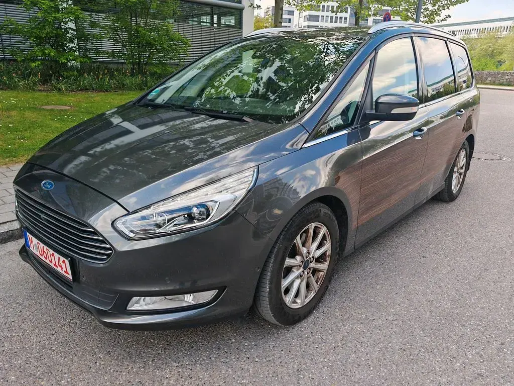 Gebraucht Ford Galaxy Titanium 150 PS (110 kW) 2017 Grau Van / Kleinbus