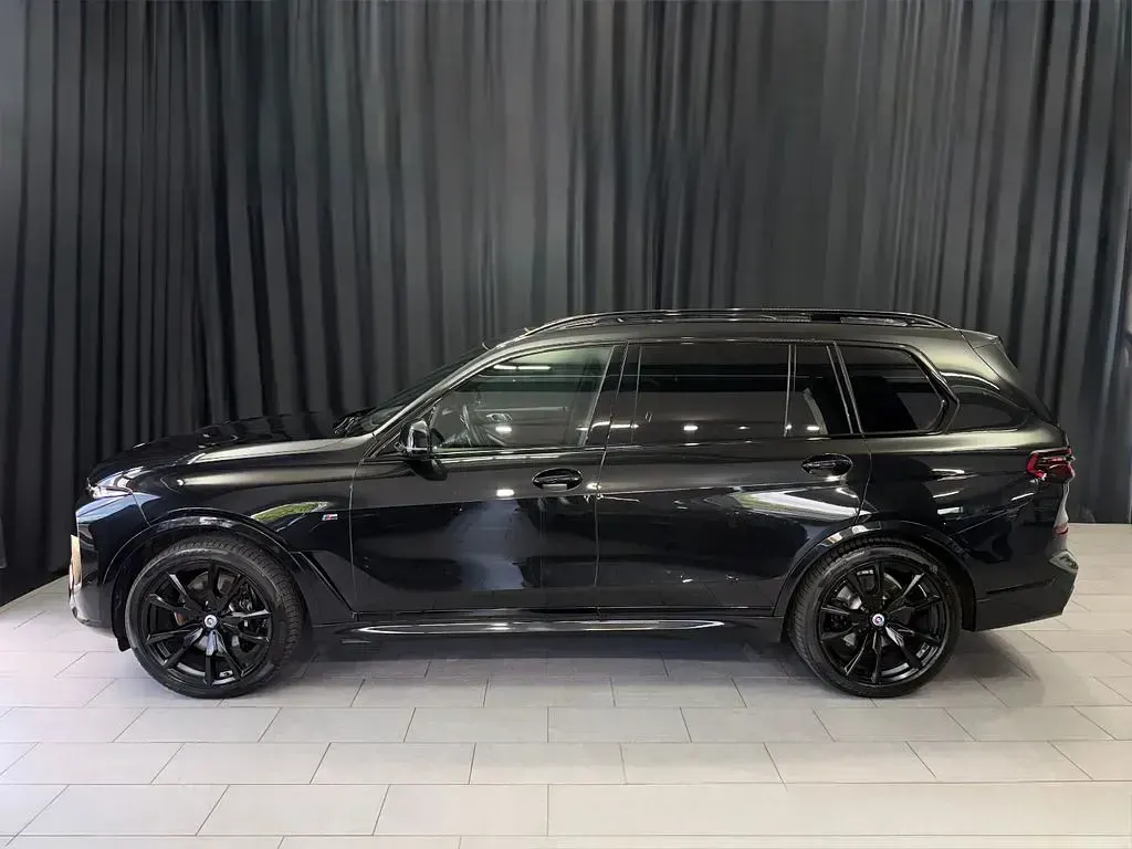 Gebraucht BMW X7 M Sport 352 PS (258 kW) 2023 Schwarz SUV