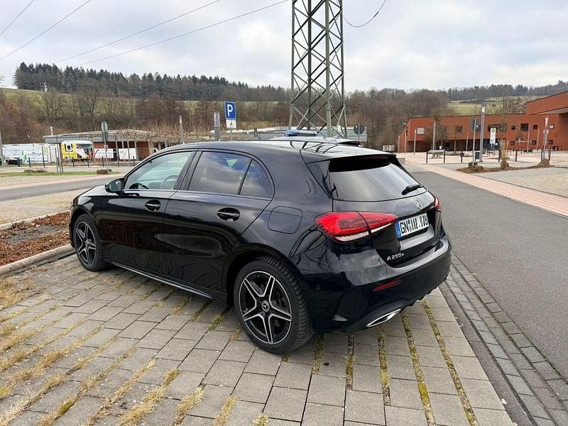 Gebraucht Mercedes A250 218 PS (160 kW) 2022 Schwarz Limousine
