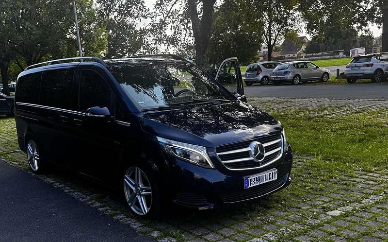 Blau Gebraucht 2014 Mercedes V200 Edition Van / Kleinbus | 28.500 € (Superpreis) - Bild 1/4