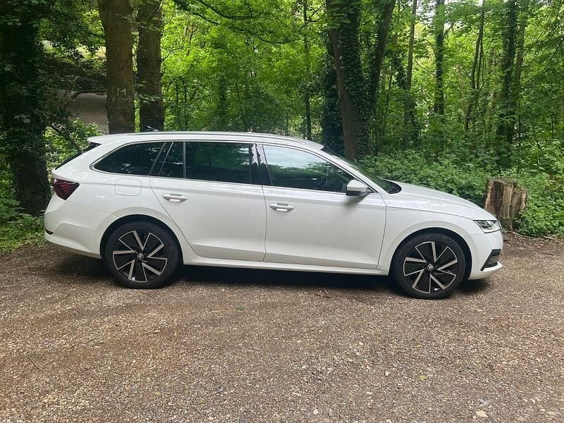 Weiß Gebraucht 2021 Skoda Octavia Style Kombi | 19.950 € (Superpreis) - Bild 1/4