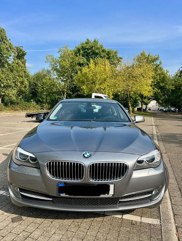Grau Gebraucht 2012 BMW 520 Kombi | 9.350 € (Guter Preis) - Bild 1/4
