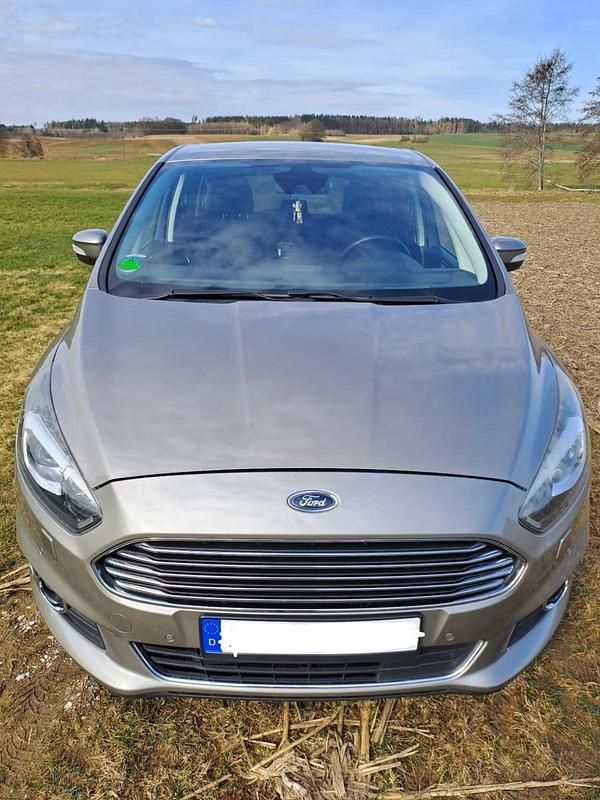 Gebraucht Ford S-MAX Titanium 179 PS (131 kW) 2017 Beige Van / Kleinbus