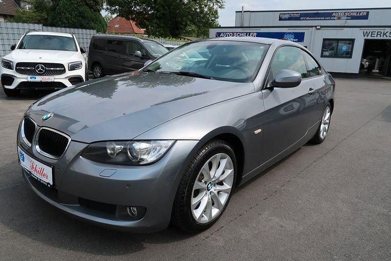 Grau Gebraucht 2010 BMW 320 Comfort Edition Coupé | 7.000 € (Guter Preis) - Bild 1/4