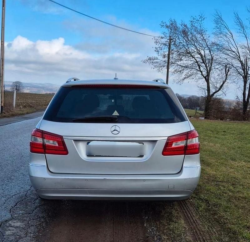 Gebraucht Mercedes E200 Elegance 136 PS (100 kW) 2010 Silber Kombi