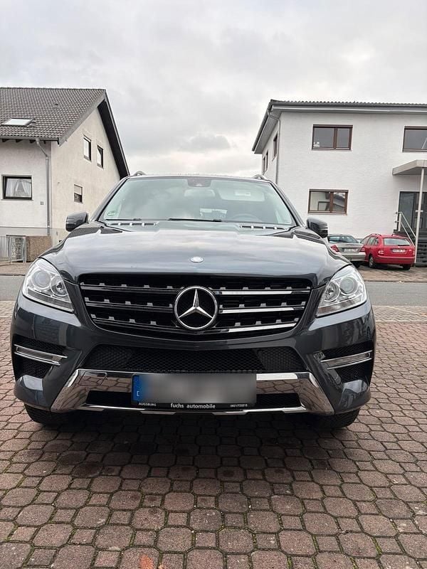 Grau Gebraucht 2015 Mercedes ML350 AMG line SUV | 24.800 € (Guter Preis) - Bild 1/4