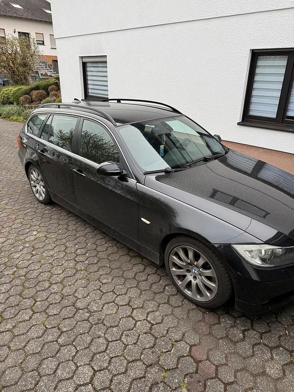 Gebraucht BMW 325 197 PS (144 kW) 2006 Schwarz Kombi