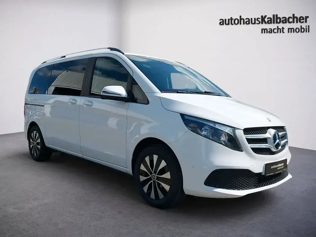 Gebraucht Mercedes V220 163 PS (119 kW) 2021 Weiß Van / Kleinbus