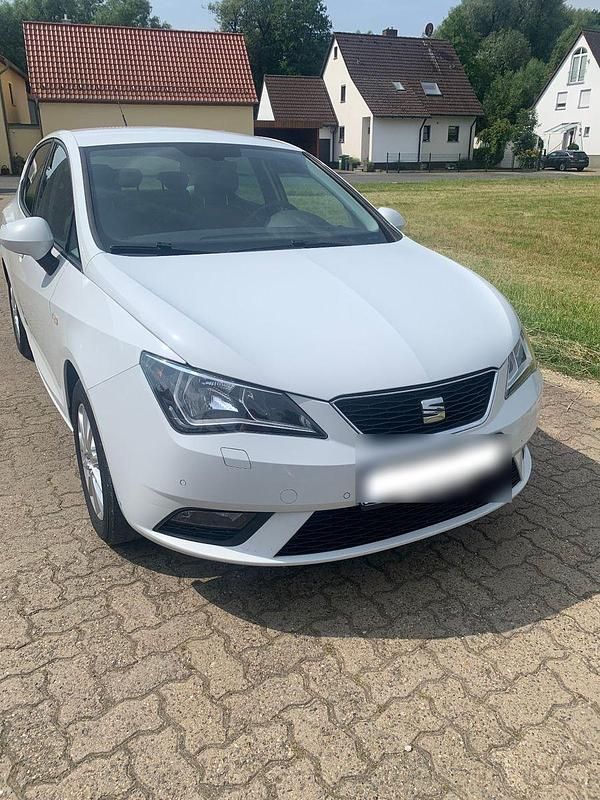 Weiß Gebraucht 2016 Seat Ibiza Style Kleinwagen | 5.900 € (Guter Preis) - Bild 1/4