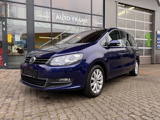 Blau Gebraucht 2018 VW Sharan Highline Van / Kleinbus | 24.399 € (Etwas zu teuer) - Bild 1/4