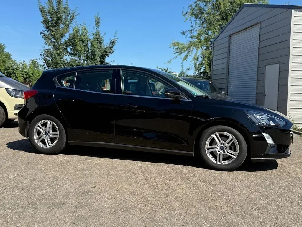Gebraucht Ford Focus Cool & Connect 125 PS (91 kW) 2020 Schwarz Limousine