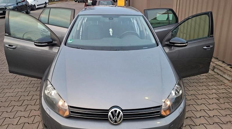 Gebraucht VW Golf VI Style 105 PS (77 kW) 2011 Grau Kleinwagen