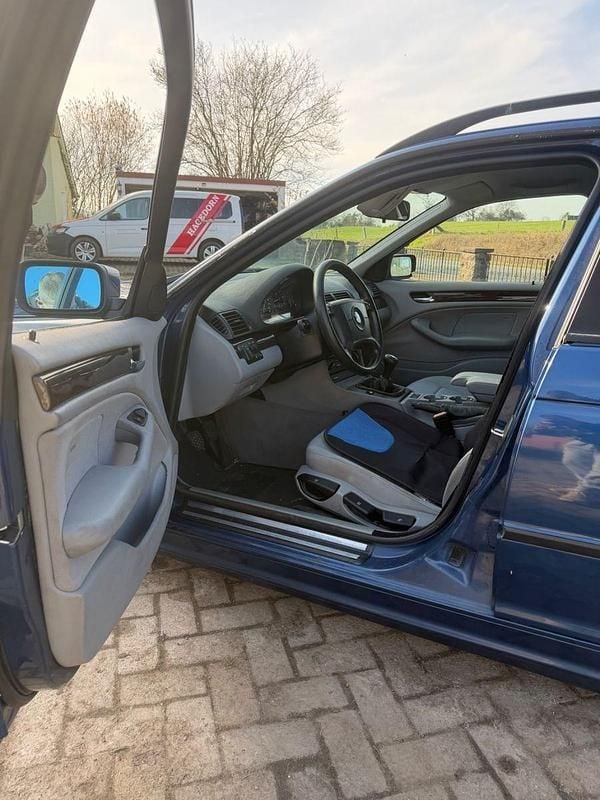 Gebraucht BMW 320 170 PS (125 kW) 2001 Blau Kombi