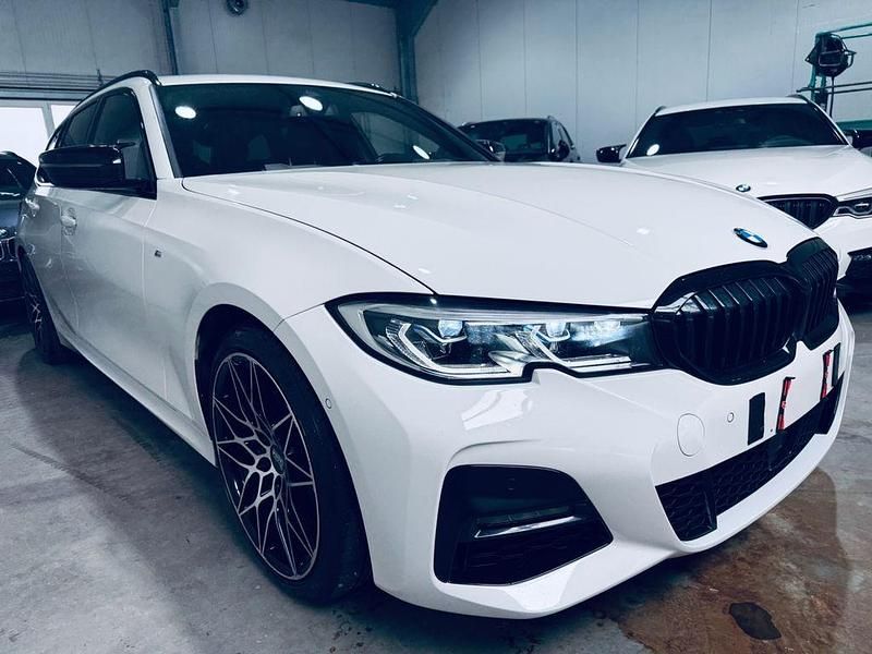 Weiß Gebraucht 2020 BMW 320 M Sport Kombi | 29.480 € (Fairer Preis) - Bild 1/4