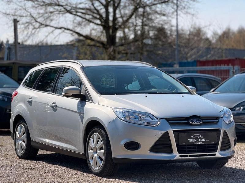 Gebraucht Ford Focus Trend 105 PS (77 kW) 2011 Silber Limousine