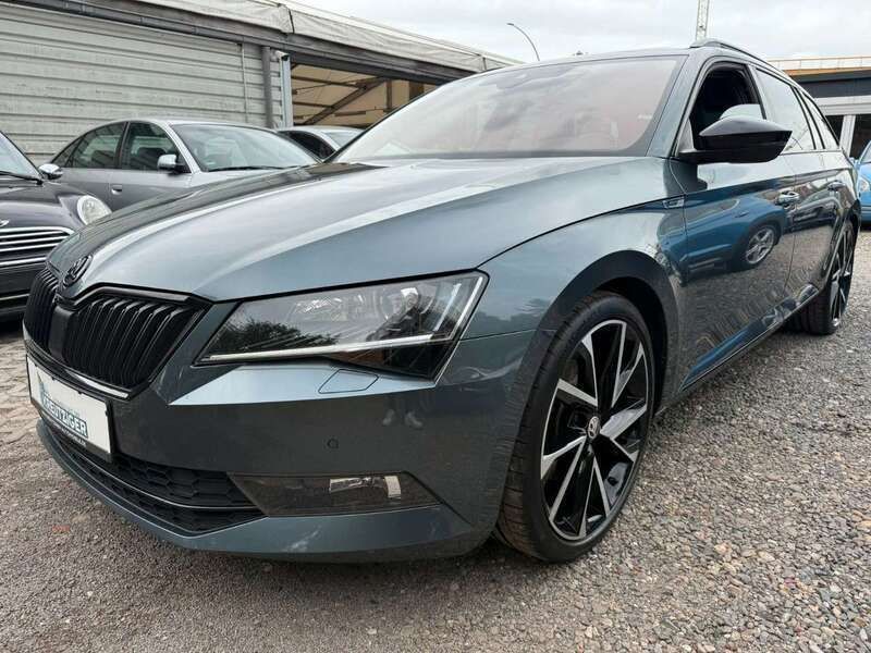 Quarzgrau metallic Gebraucht 2018 Skoda Superb SportLine Kombi | 23.990 € (Fairer Preis) - Bild 1/4