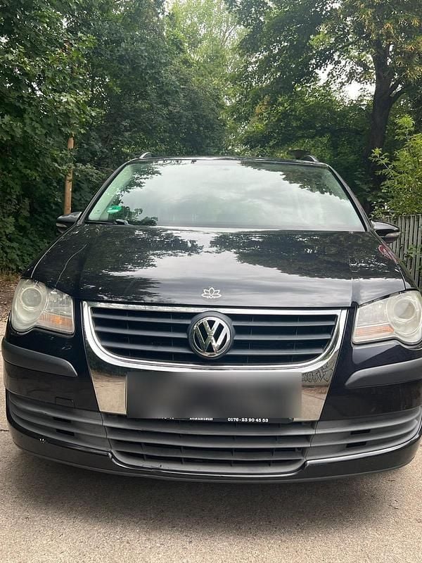 Schwarz Gebraucht 2009 VW Touran Van / Kleinbus | 3.900 € (Guter Preis) - Bild 1/4
