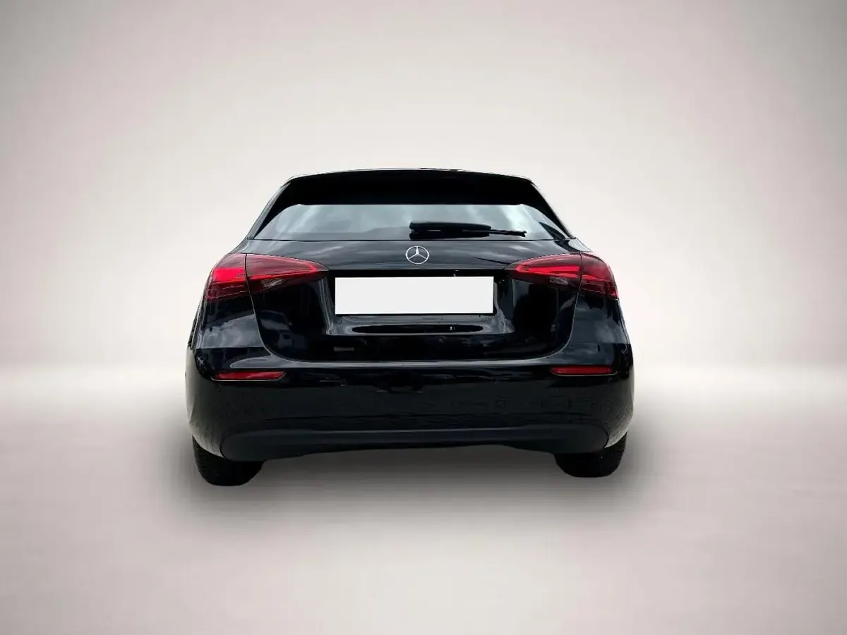 Gebraucht Mercedes A180 136 PS (100 kW) 2024 Manufacturer Limousine