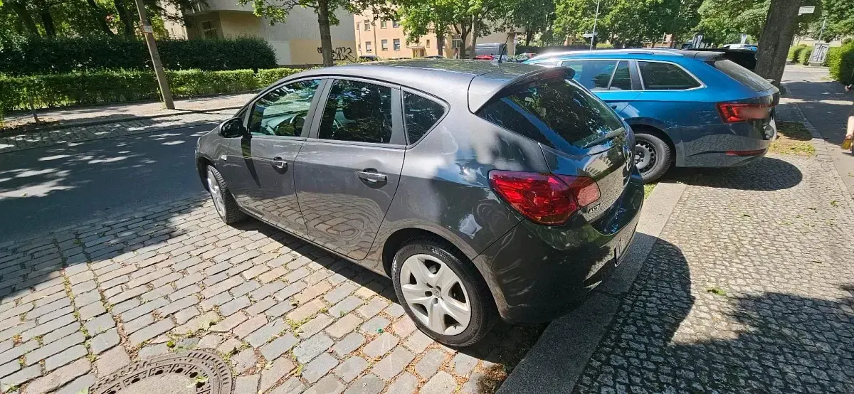 Gebraucht Opel Astra 74 PS (54 kW) 2011 Grau Kleinwagen