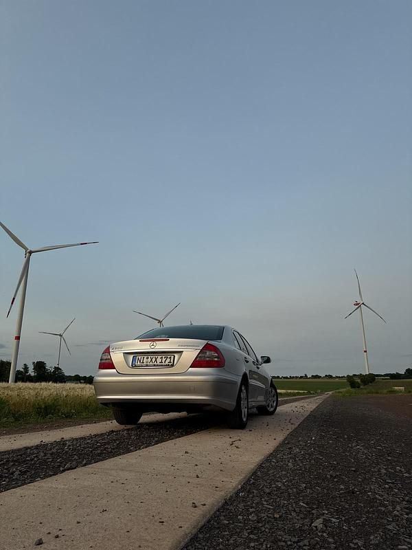 Gebraucht Mercedes E200 184 PS (135 kW) 2007 Silber Limousine