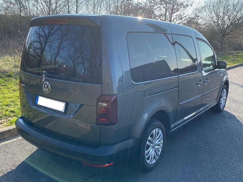 Usado VW Caddy 125 HP (91 kW) 2016 Cinzento Monovolume