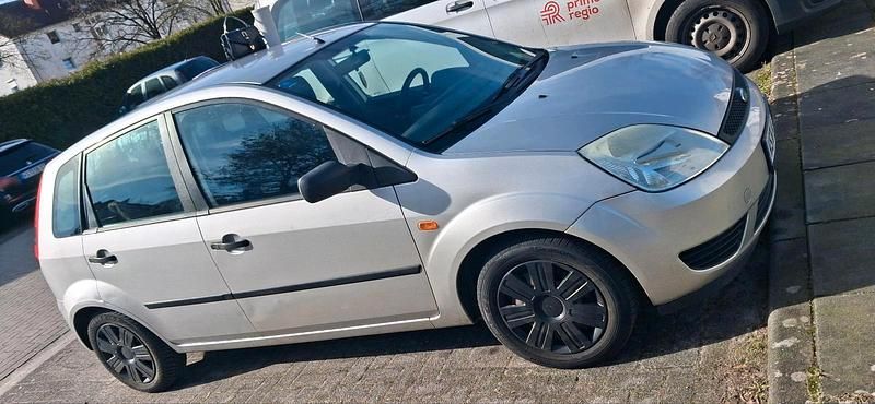 Gebraucht Ford Fiesta 80 PS (58 kW) 2004 Silber Kleinwagen