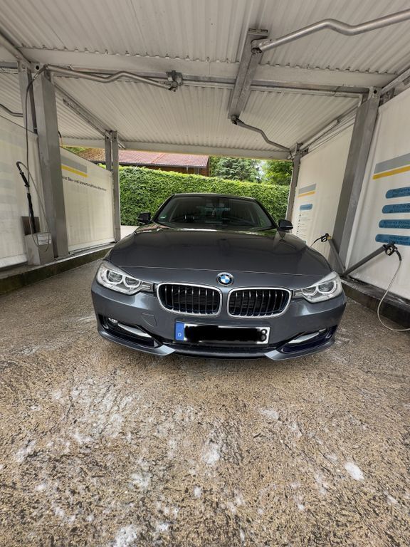 Grau Gebraucht 2013 BMW 320 Sport Line Limousine | 13.500 € (Fairer Preis) - Bild 1/4