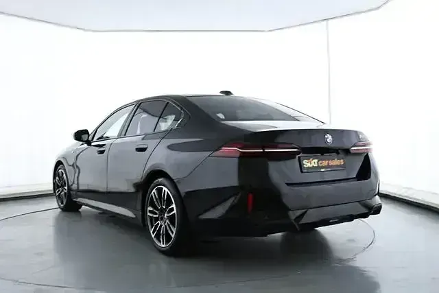 Gebraucht BMW 520 M Sport 208 PS (152 kW) 2025 Schwarz Limousine