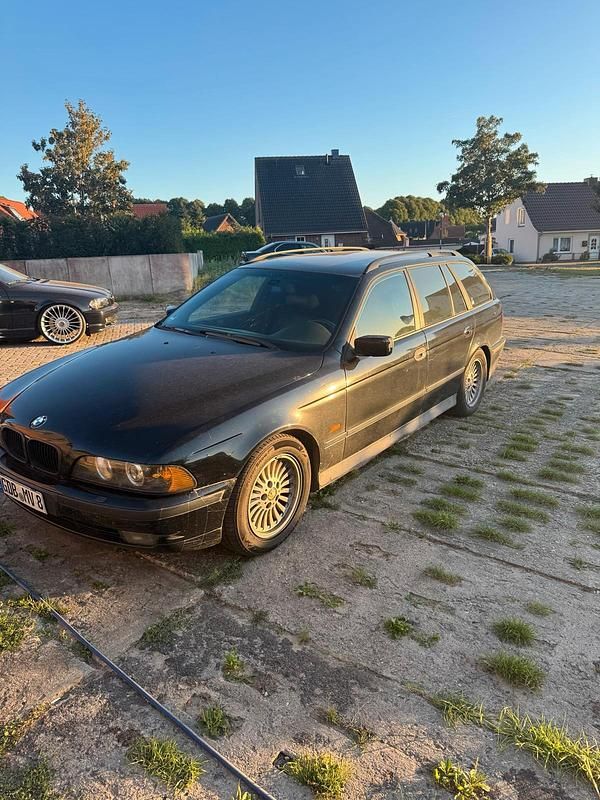 Schwarz Gebraucht 1998 BMW 525 Kombi | 3.300 € - Bild 1/4