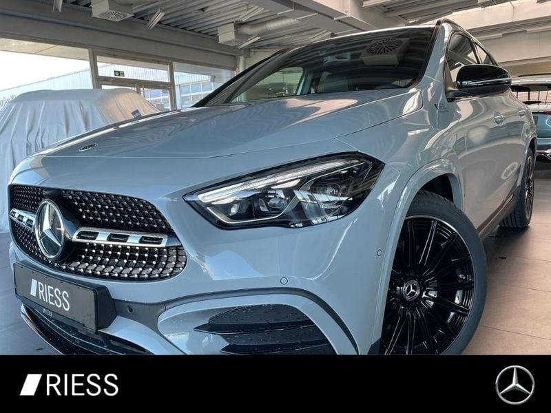 Grau Gebraucht 2025 Mercedes GLA180 Night SUV | 42.900 € (Teuer) - Bild 1/4