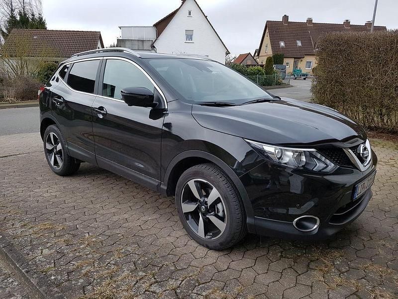Schwarz Gebraucht 2016 Nissan Qashqai Tekna SUV | 13.900 € (Fairer Preis) - Bild 1/4