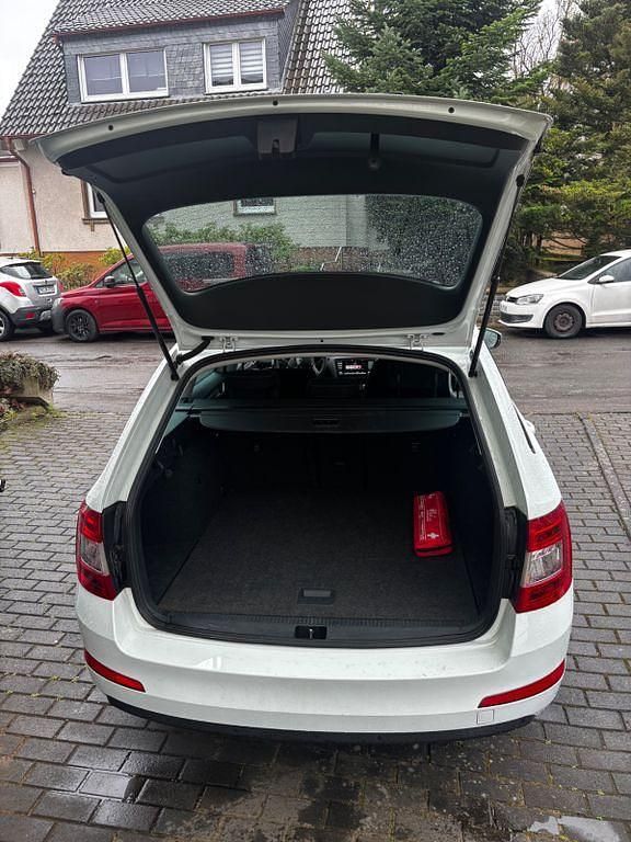 Gebraucht Skoda Octavia Joy 110 PS (80 kW) 2016 Weiß Kleinwagen
