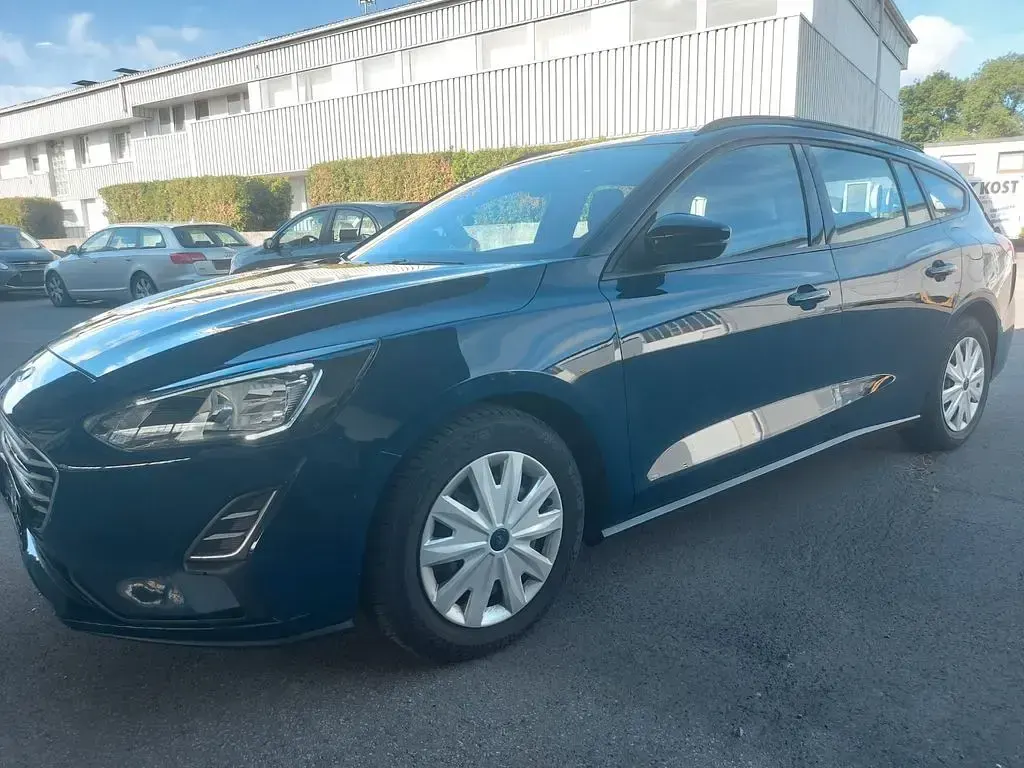 Gebraucht Ford Focus Trend 101 PS (74 kW) 2020 Blau Limousine