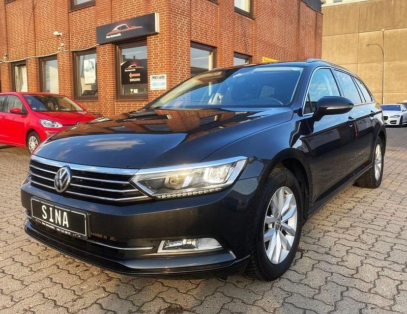 Gebraucht VW Passat R 150 PS (110 kW) 2019 Grau Kombi
