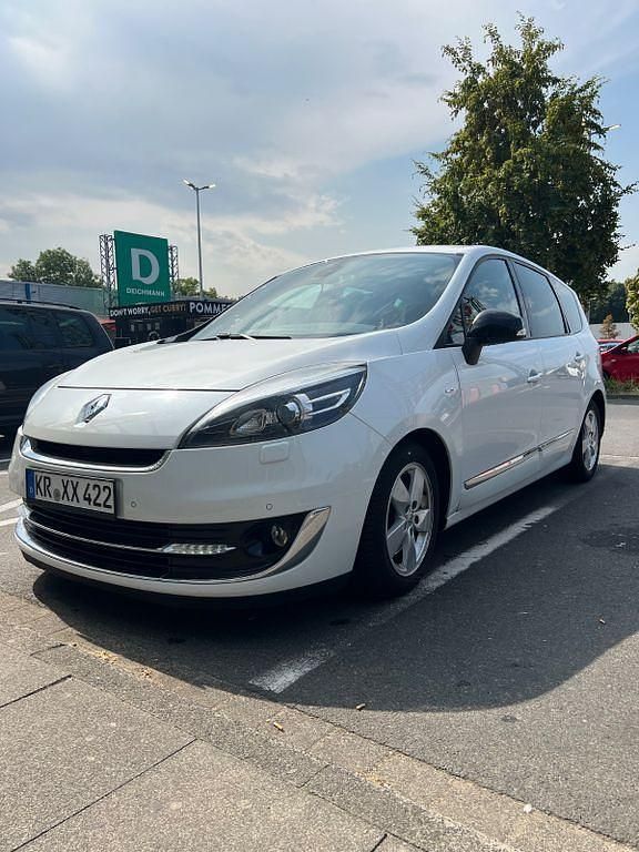 Weiß Gebraucht 2013 Renault Grand Scénic III Bose Edition Van / Kleinbus | 5.799 € (Fairer Preis) - Bild 1/4