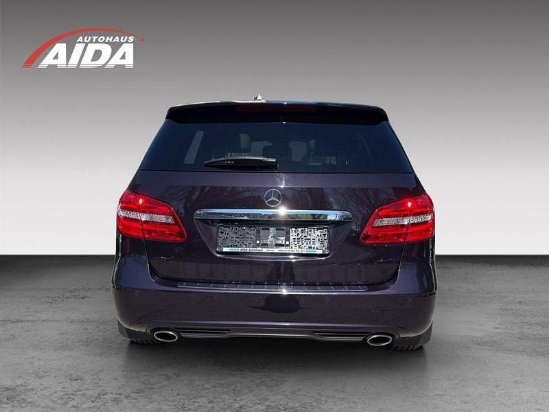 Używany Mercedes B250 211 KM (155 kW) 2014 Purpurowy Minivan