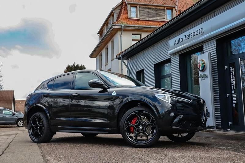 Schwarz Gebraucht 2023 Alfa Romeo Stelvio Quadrifoglio Verde SUV | 65.990 € - Bild 1/1