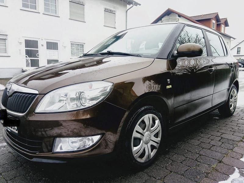 Braun Gebraucht 2013 Skoda Fabia Fresh Limousine | 3.499 € (Guter Preis) - Bild 1/4