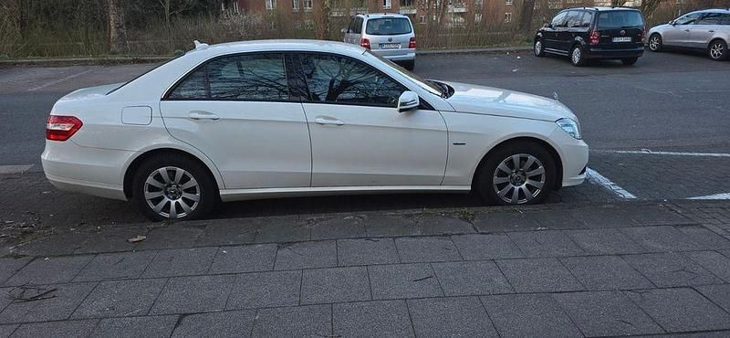 Gebraucht Mercedes E200 Avantgarde 136 PS (100 kW) 2010 Weiß Limousine