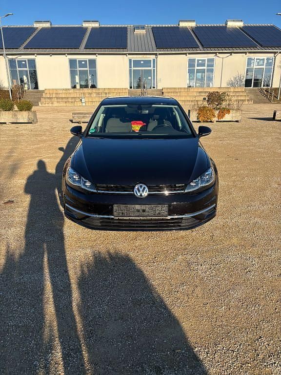Schwarz Gebraucht 2019 VW Golf VII Comfortline Limousine | 16.500 € (Superpreis) - Bild 1/4