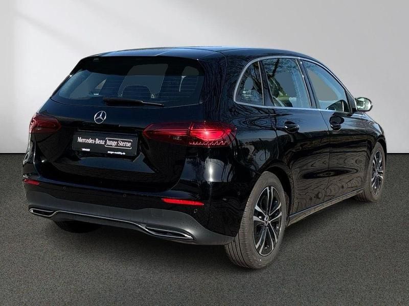Gebraucht Mercedes B200 Advanced 150 PS (110 kW) 2025 Schwarz Van / Kleinbus