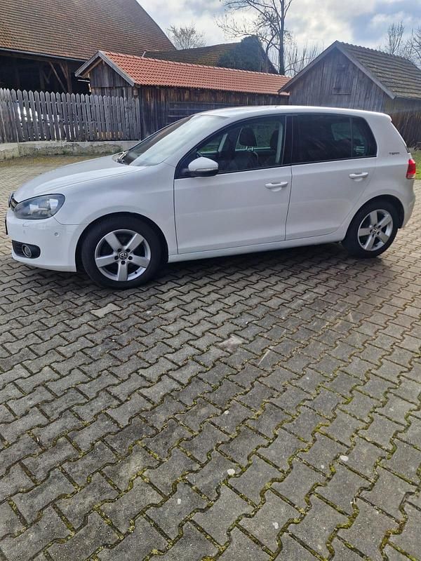 Gebraucht VW Golf VI Team 122 PS (89 kW) 2011 Weiß Kleinwagen