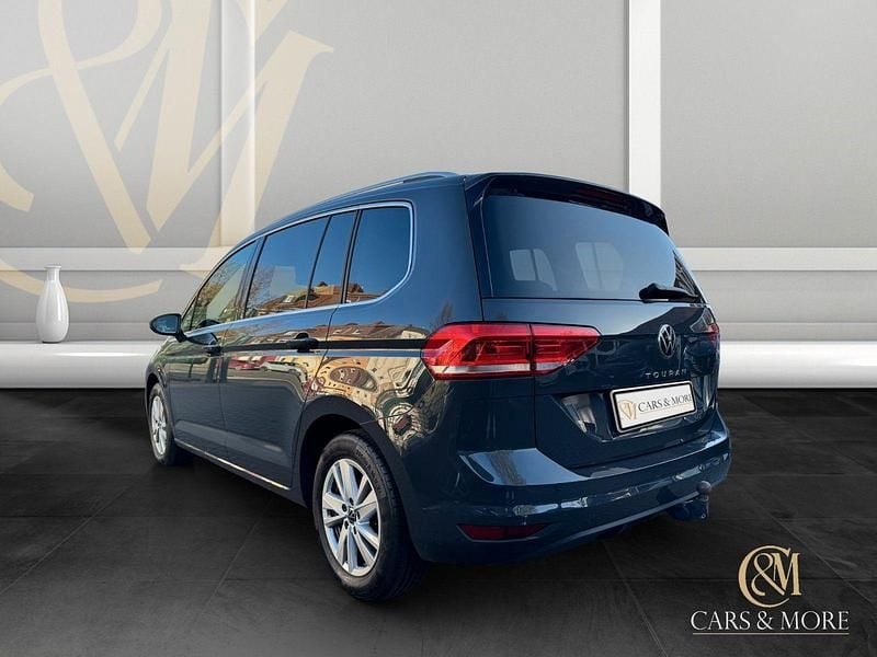 Gebraucht VW Touran 122 PS (89 kW) 2023 Grau Van / Kleinbus