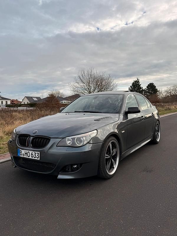 Grau Gebraucht 2004 BMW 525 M Sport Limousine | 5.100 € (Superpreis) - Bild 1/4