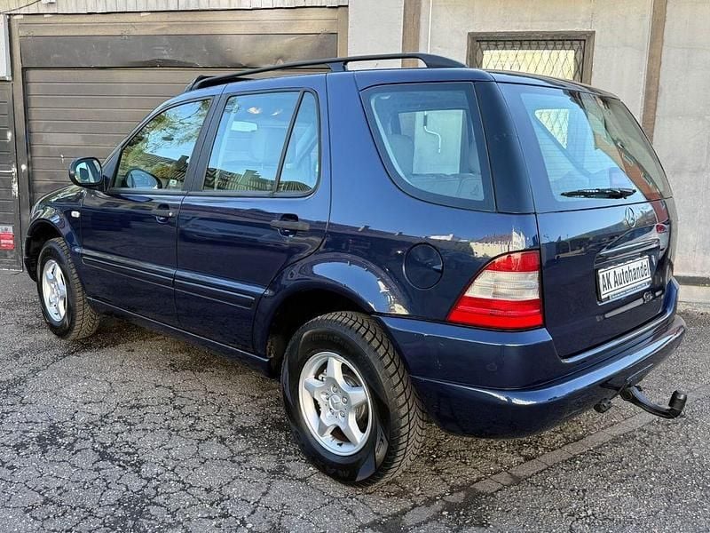 Gebraucht Mercedes ML320 218 PS (160 kW) 2000 Blau SUV