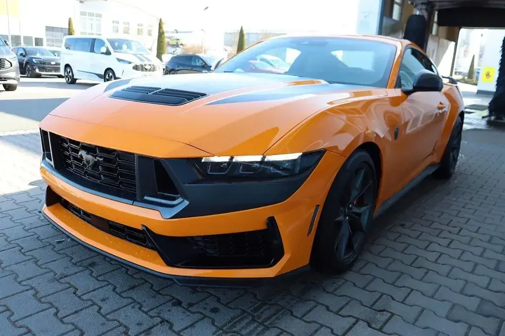 Neu Ford Mustang Dark Horse 454 PS (333 kW) 2026 Orange fury metallic Coupé