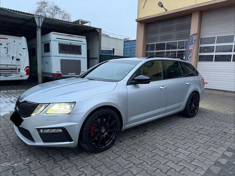 Grau Gebraucht 2018 Skoda Octavia RS Kombi | 10.990 € (Fairer Preis) - Bild 1/4